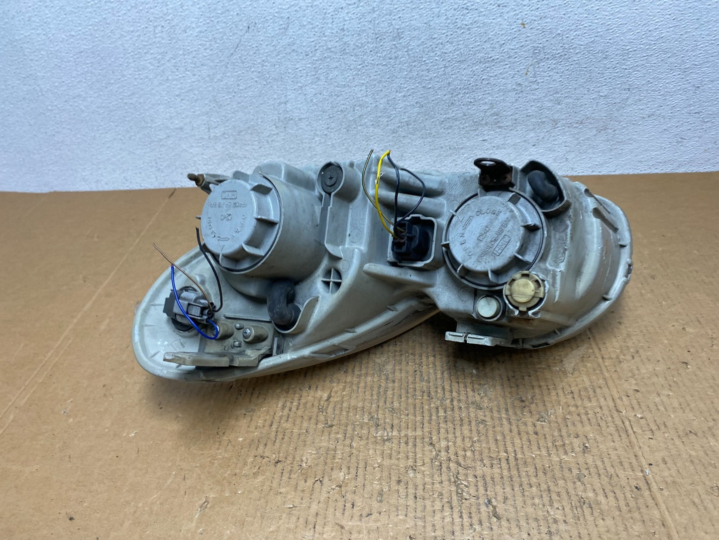 2002-2005 Hyundai Sonata Right Passenger Headlight Halogen AE1605 DW6