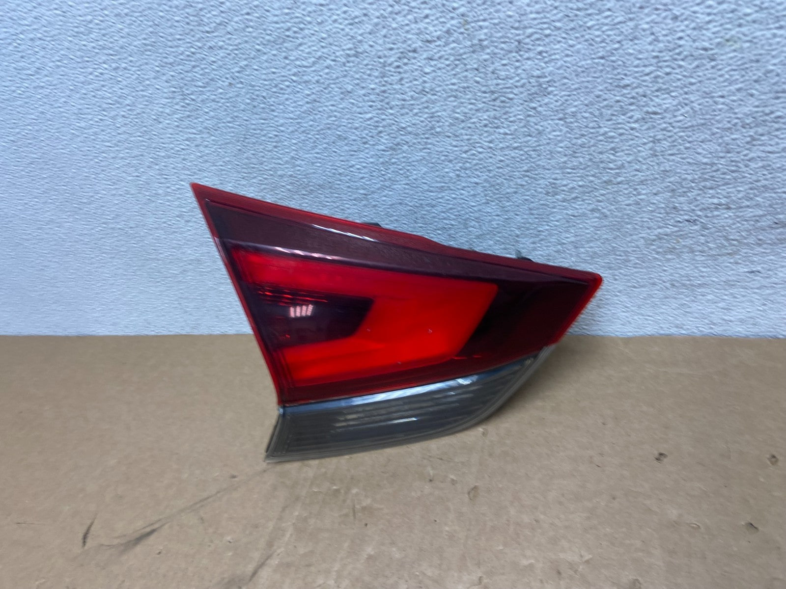 2017 - 2020 Nissan Rogue Inner Left Driver LH Side Tail Light AG05171