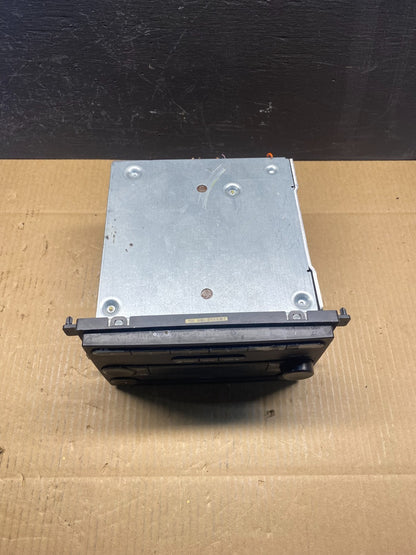 2005 to 2007 Ford Five Hundred Montego Radio CD Player AD1513 DG4