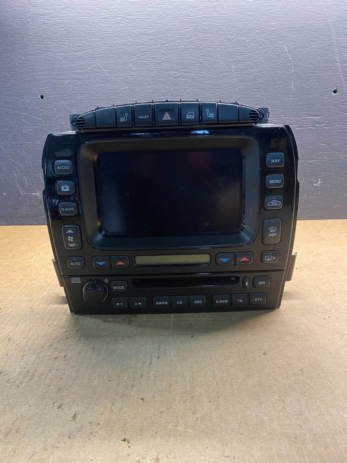 2004-2007 Jaguar XJ8 XJR Climate Control Control Radio AM/FM Panel AC6965 DG0