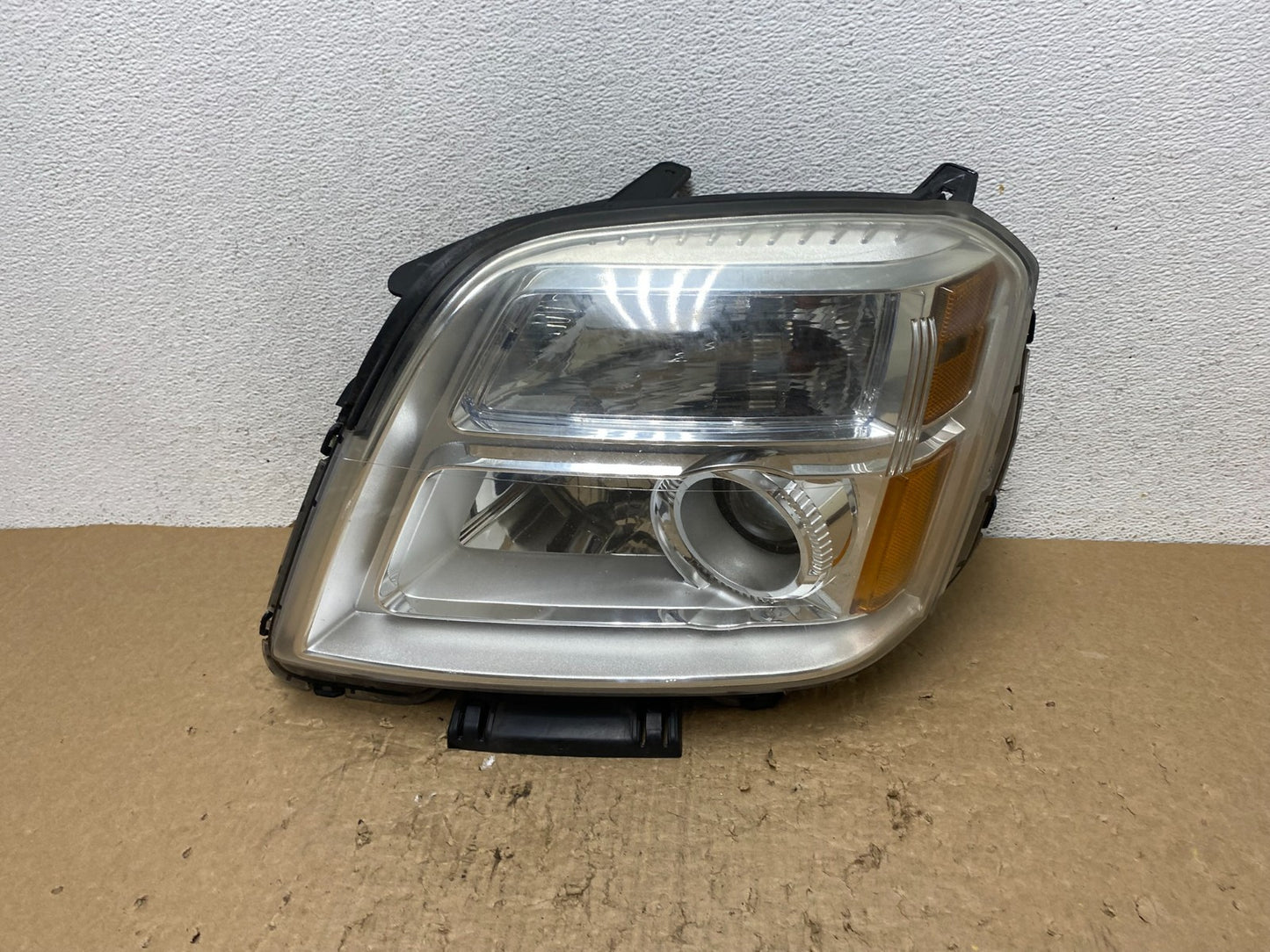 2010 to 2015 GMC Terrain Halogen Left Driver Lh Side Headlight AF8337 DW0