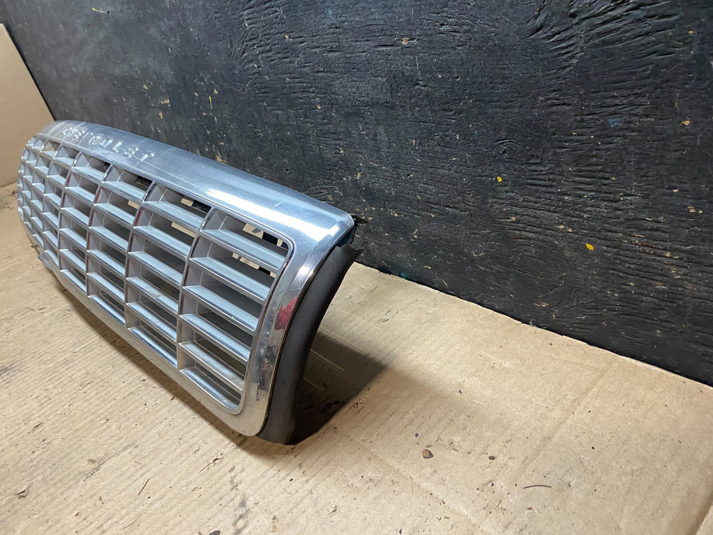 1993 to 1996 Chevrolet Caprice Front Upper Grill Grille u6415 DG1