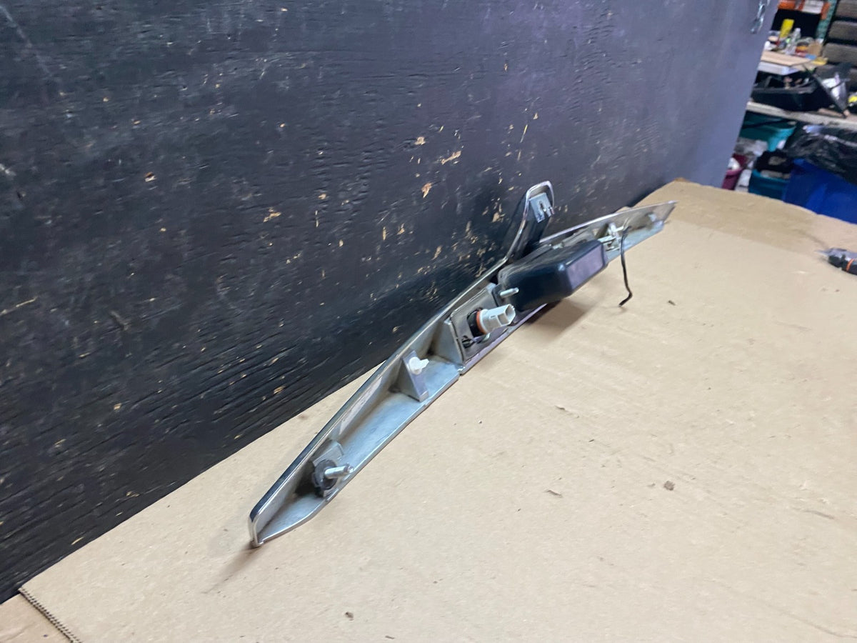 2009 to 2012 Lincoln MKS Trunk Moulding Chrome With Back Up W/O Camera u7451 DG5