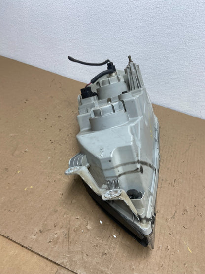 2002 to 2005 Kia Sedona Right Passenger RH Side Headlight AB6631 DG8