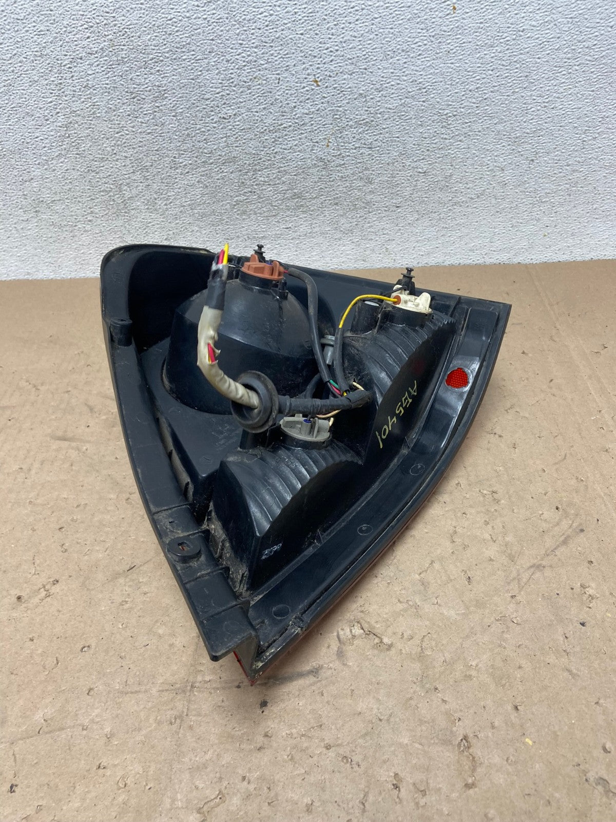 2003 to 2006 Kia Sorento Left Driver Side Tail Light AG5401 LK5