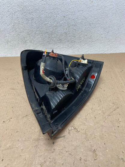 2003 to 2006 Kia Sorento Left Driver Side Tail Light AG5401 LK5