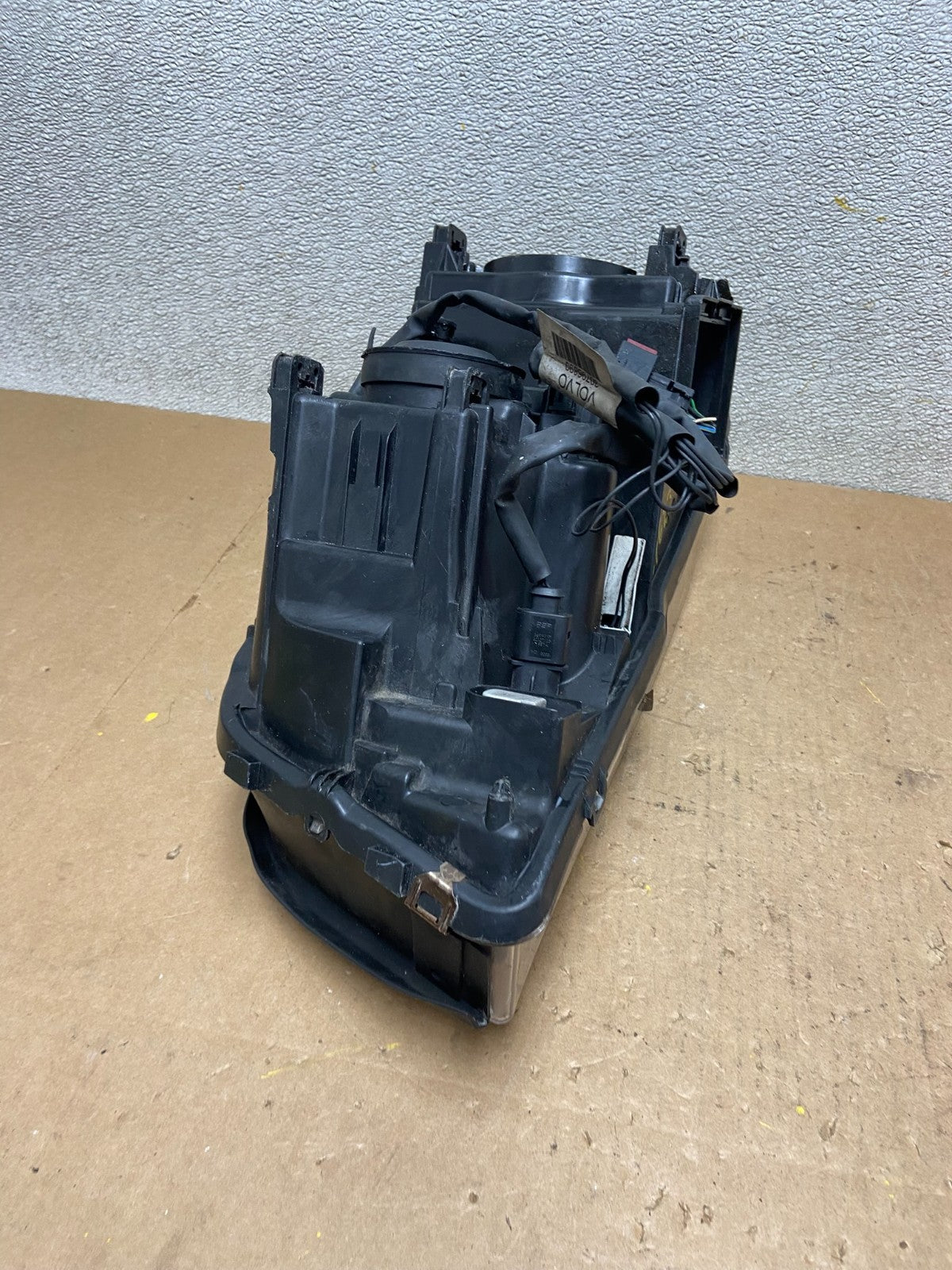 2003 to 2006 Volvo XC90 Right Passenger Rh Side Headlight Halogen Z7623 DW8