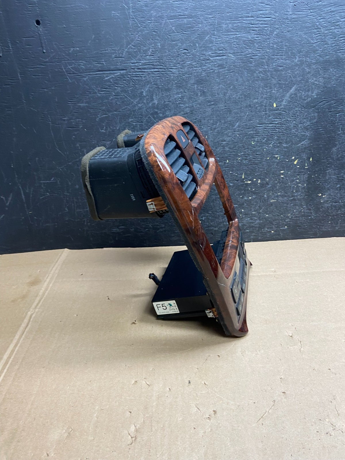 2002 - 2005 Hyundai Sonata Center Radio Climate Control Air Vent Bezel AI6274 DG1