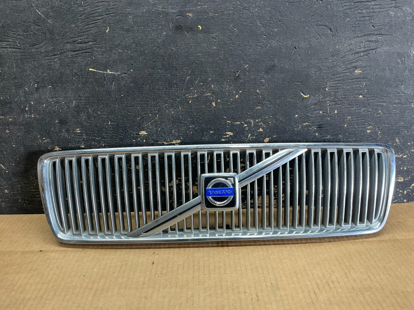 1999 to 2003 Volvo S80 Front Upper Grill Grille OEM AA9083 DG0
