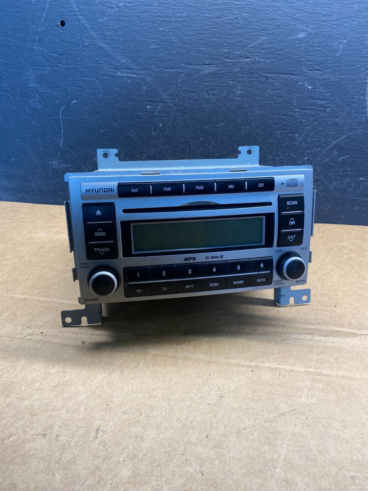 2007 to 2009 Hyundai Santa Fe AM/FM Radio CD Player AD7332 DG0