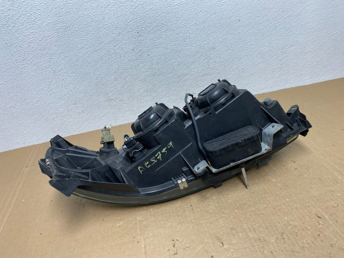 2001 to 2004 Volvo S60 Left Driver LH Headlight Halogen AC5759 DW6