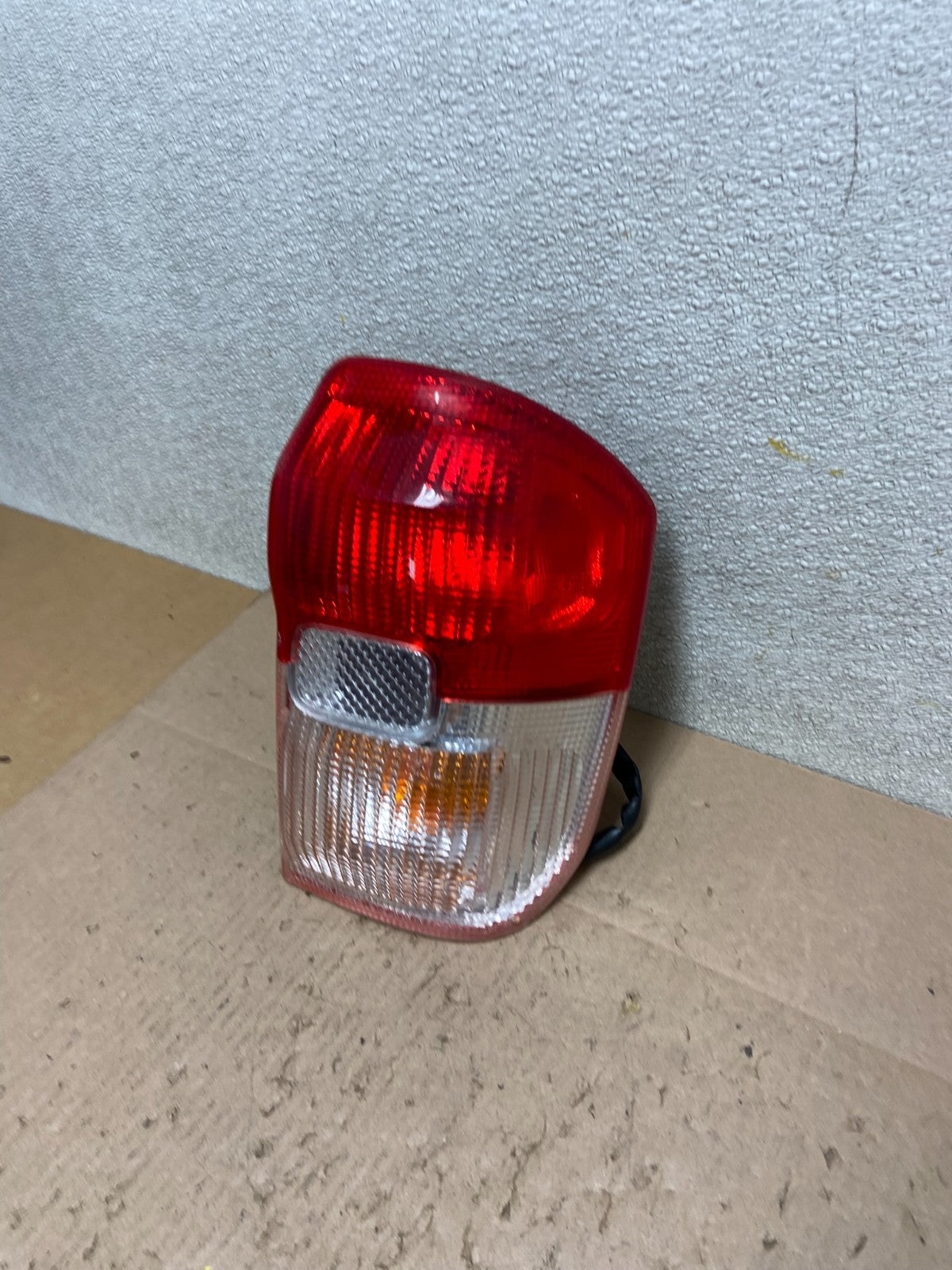 2001 2002 2003 Toyota Rav4 Right Passenger Rh Side Tail Light OEM Z6301 DW1