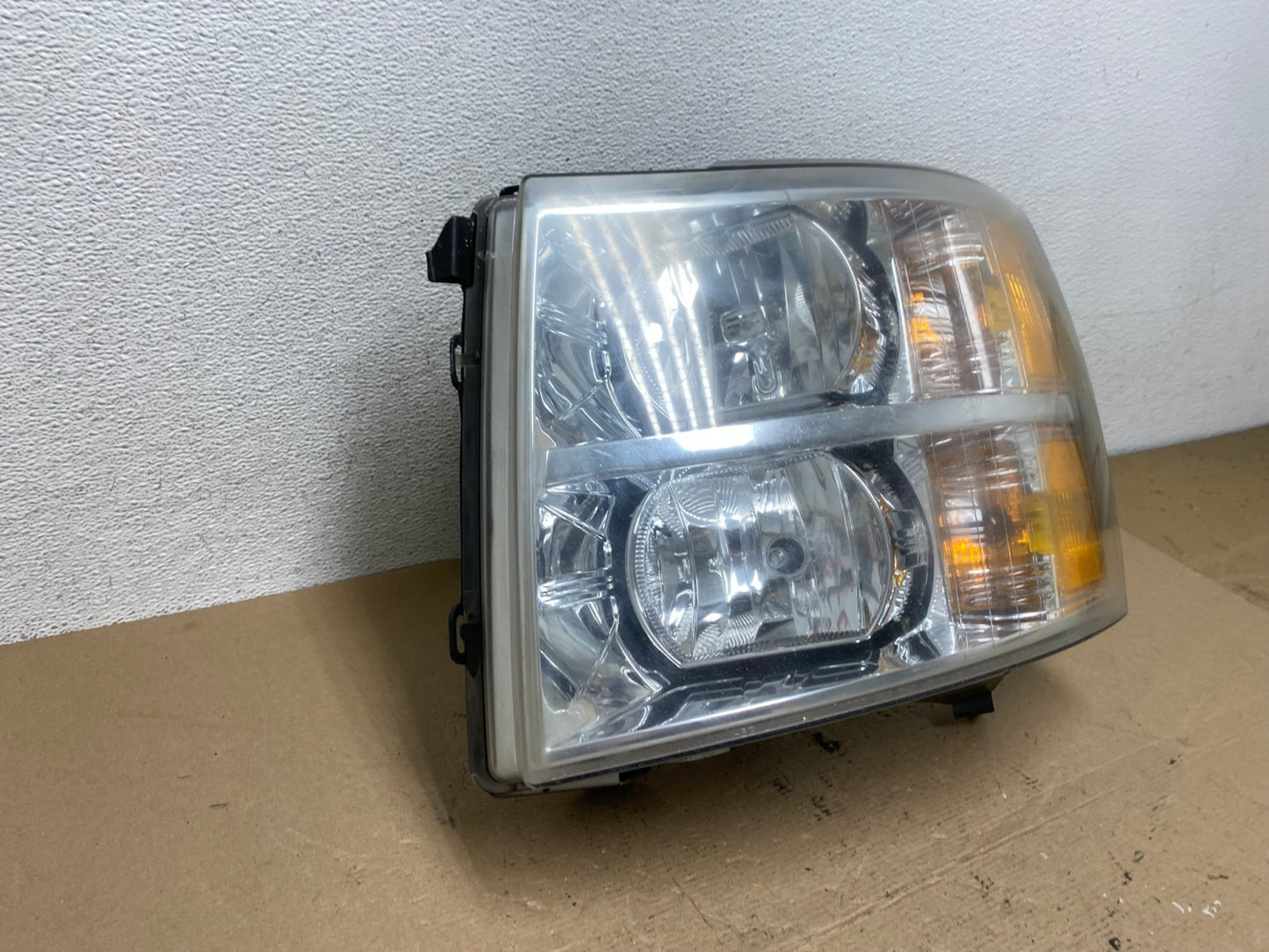 2007 to 2014 Chevrolet Silverado Left Driver Lh Side Headlight AF4575 LK2