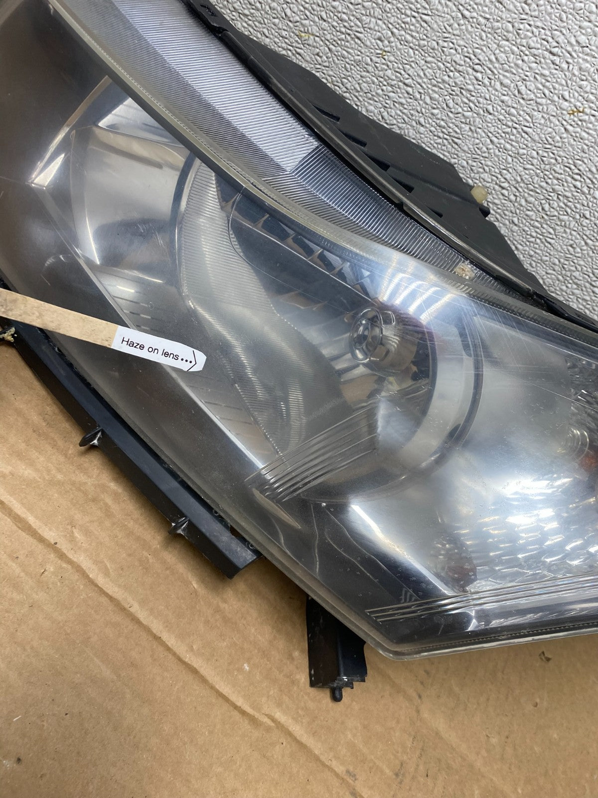 2011 to 2015 Chevrolet Cruze Halogen Left+Right Set Headlights Z1318 DW8