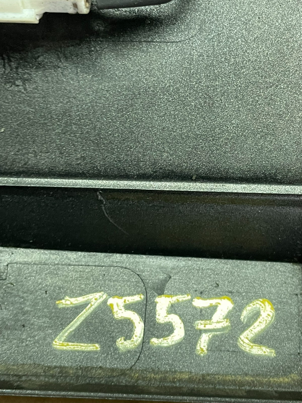 2007 to 2009 Kia Amanti Rear Panel Hatch Gate License Plate Oem Z5572 DG13