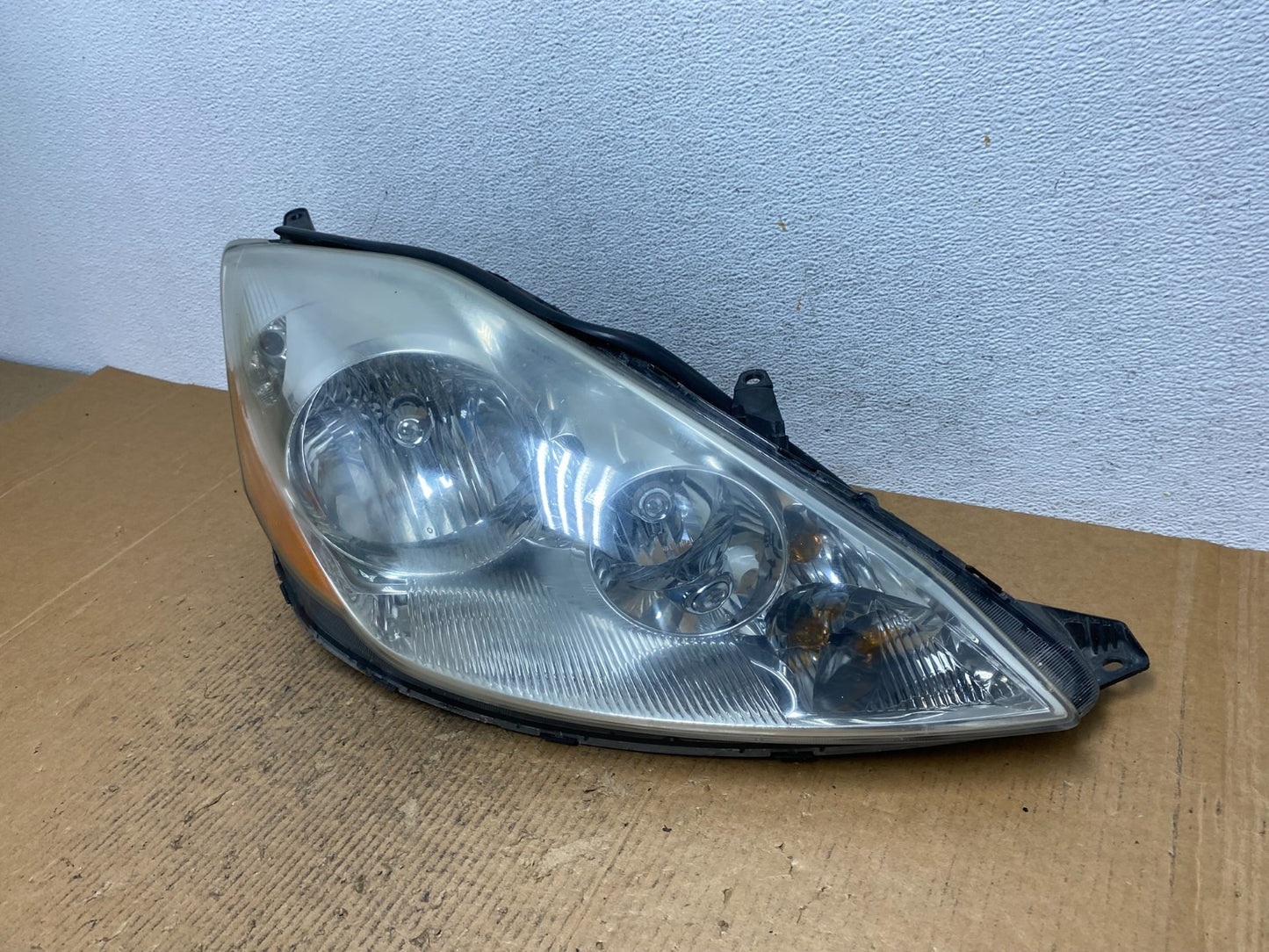 2006 to 2010 Toyota Sienna Right Passenger Rh Side Headlight Halogen AE1600 DW1