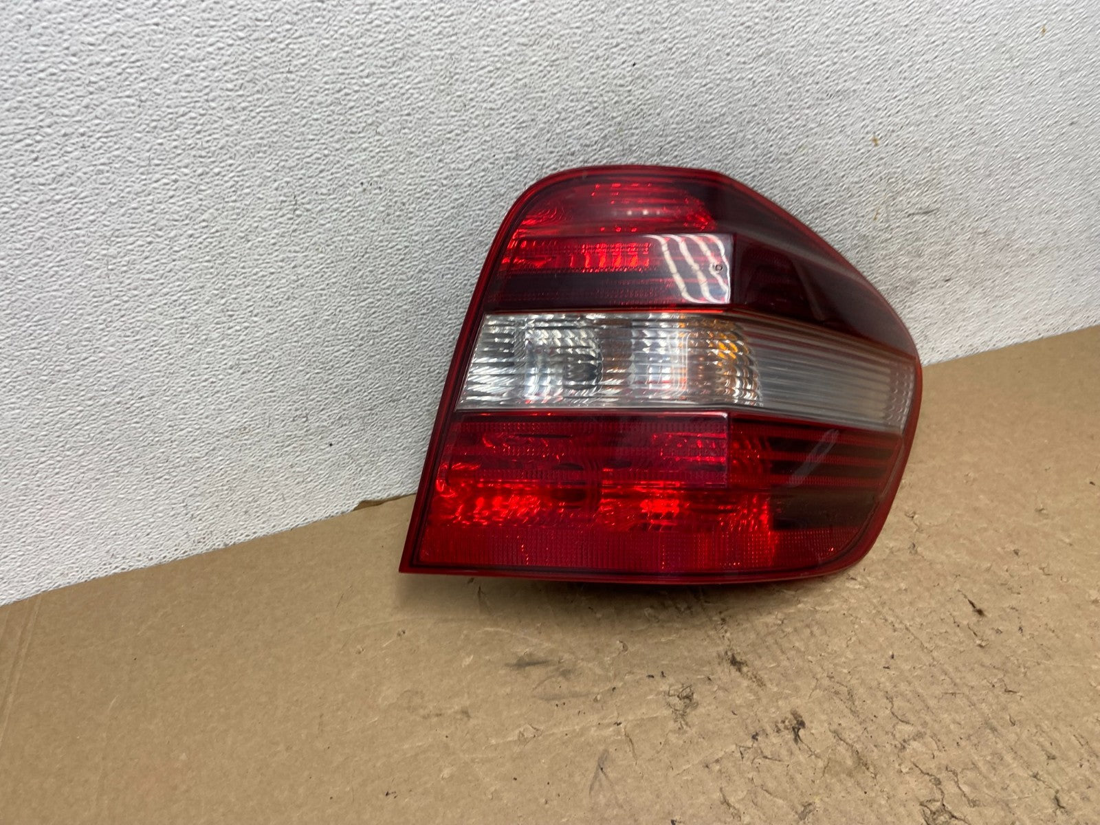 2009 to 2011 Mercedes ML350 ML-Class Right Passenger RH Tail Light AF8187 LK2