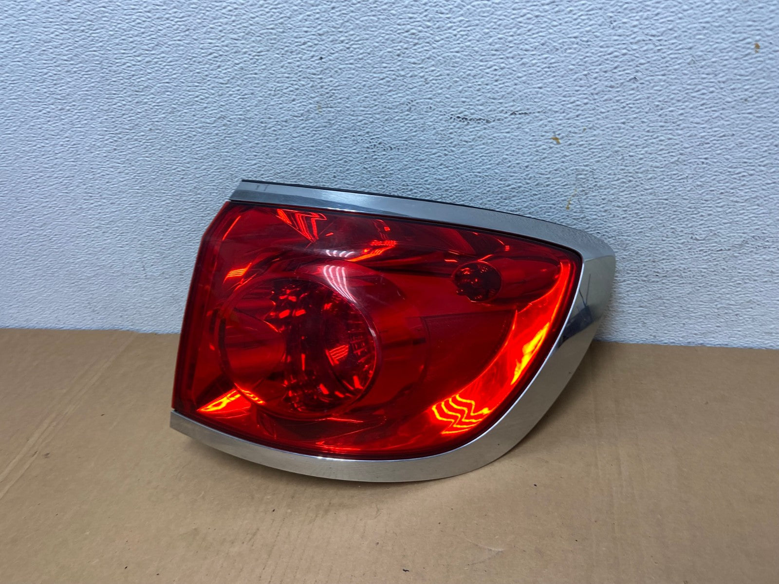 2008-2012 Buick Enclave Right Passenger Rh Tail Light AD2581 LK1