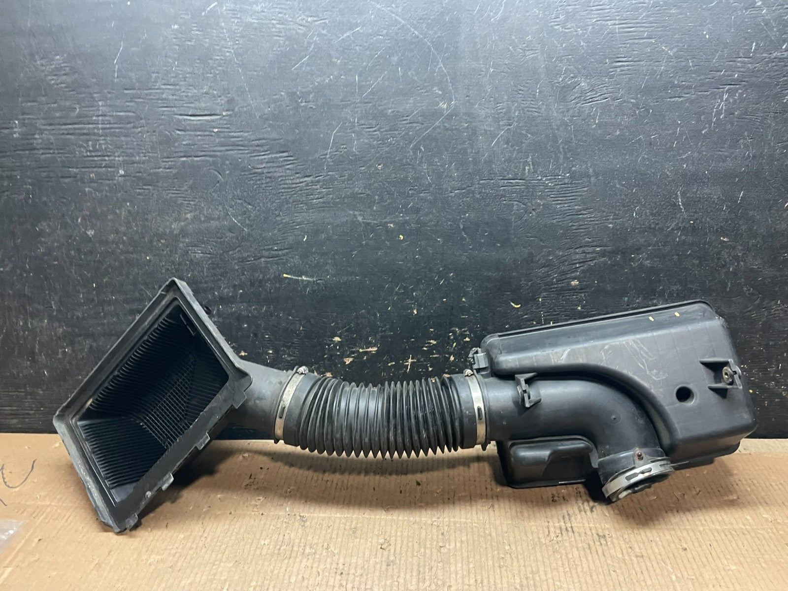2005 - 2007 Jeep Grand Cherokee 4.7L V8 Engine Air Intake Resonator Y6298 DG3