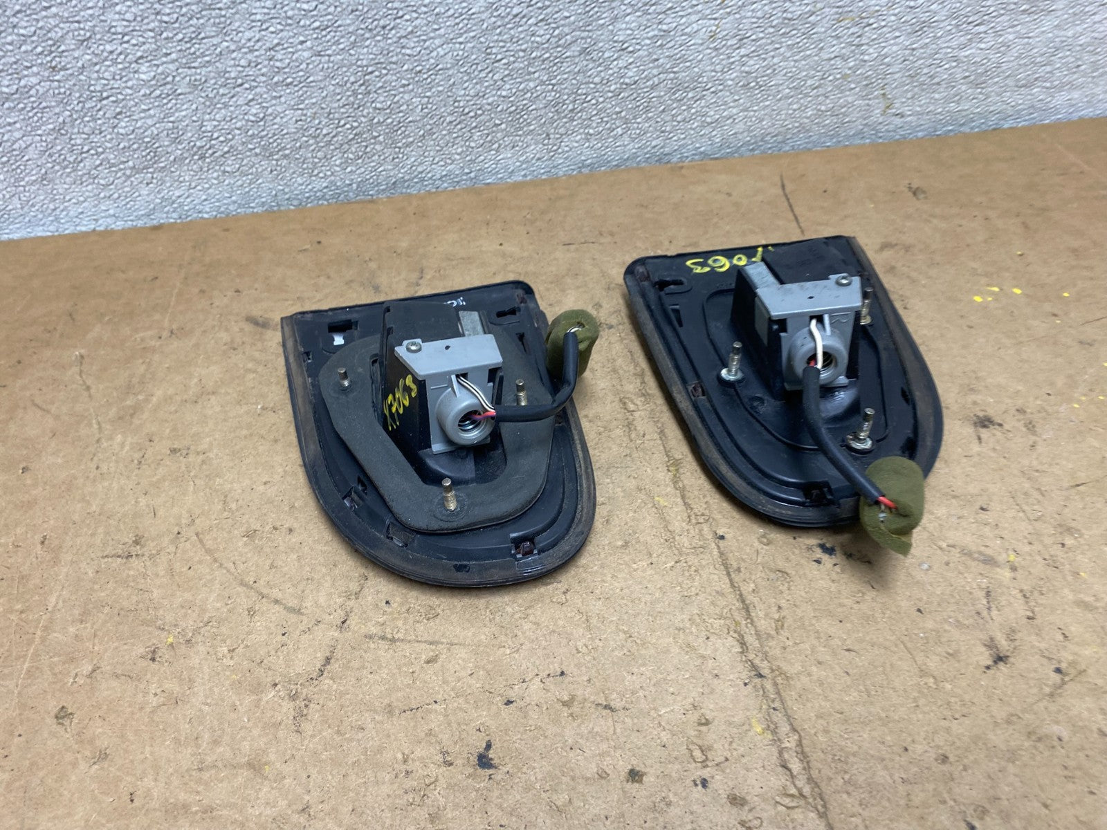 1993 to 1997 Chevrolet Geo Prizm Left+Right Side Inner Tail Light OEM X70637