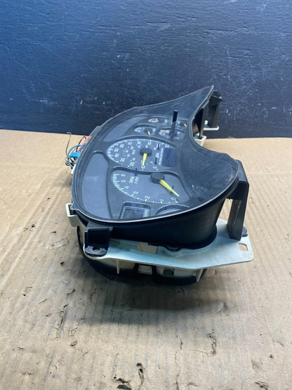 1999 to 2002 Chevrolet Silverado Sierra Cluster Gauge Speedometer ECM AD17491