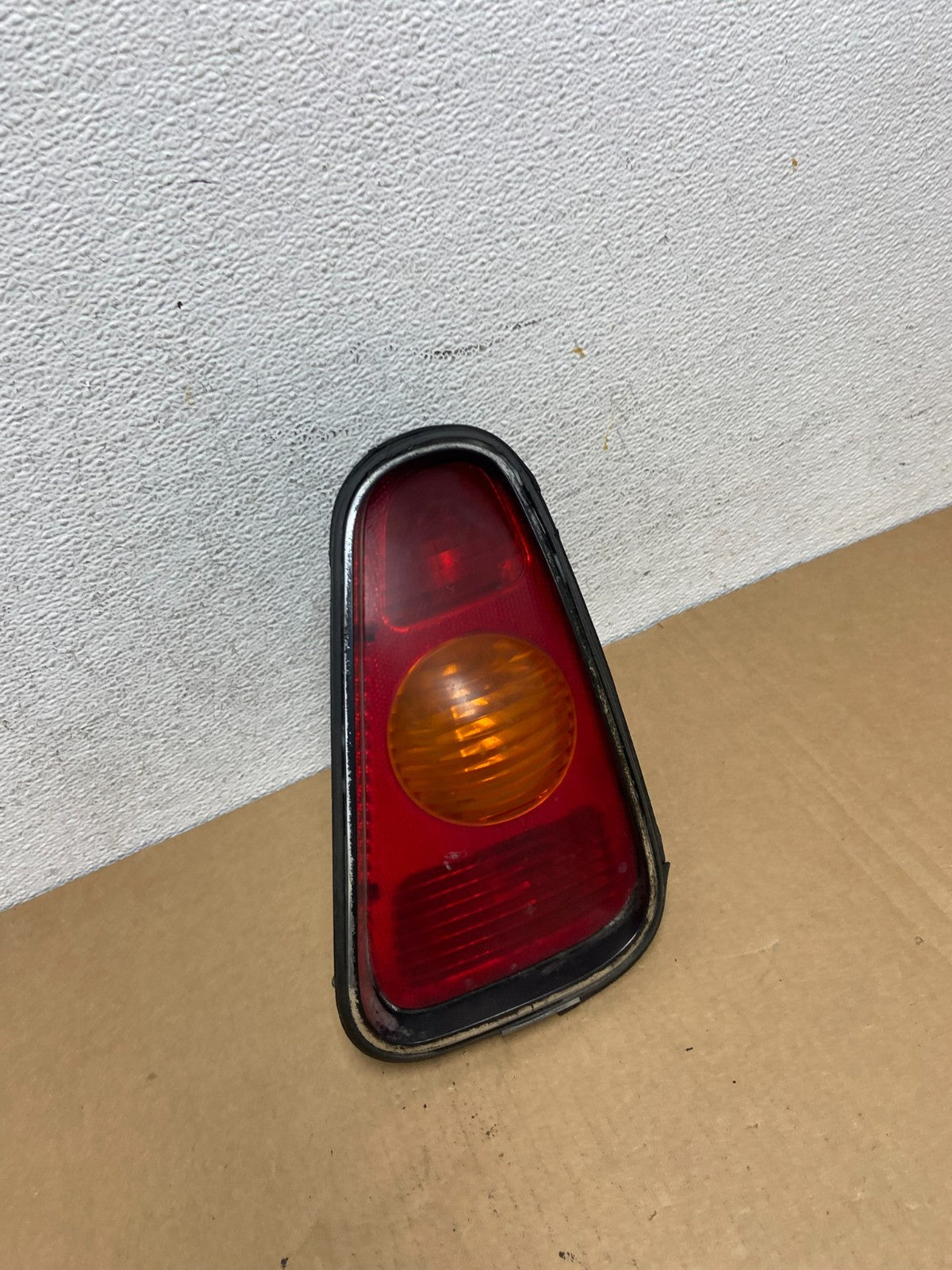 2002-2004 Mini Cooper Hatchback Right Passenger RH Side Tail Light AD2603 DW2