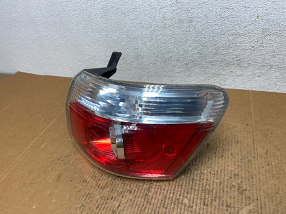 2007 to 2012 GMC Acadia Halogen Tail Light Right Passenger RH Side AE1505 LK1