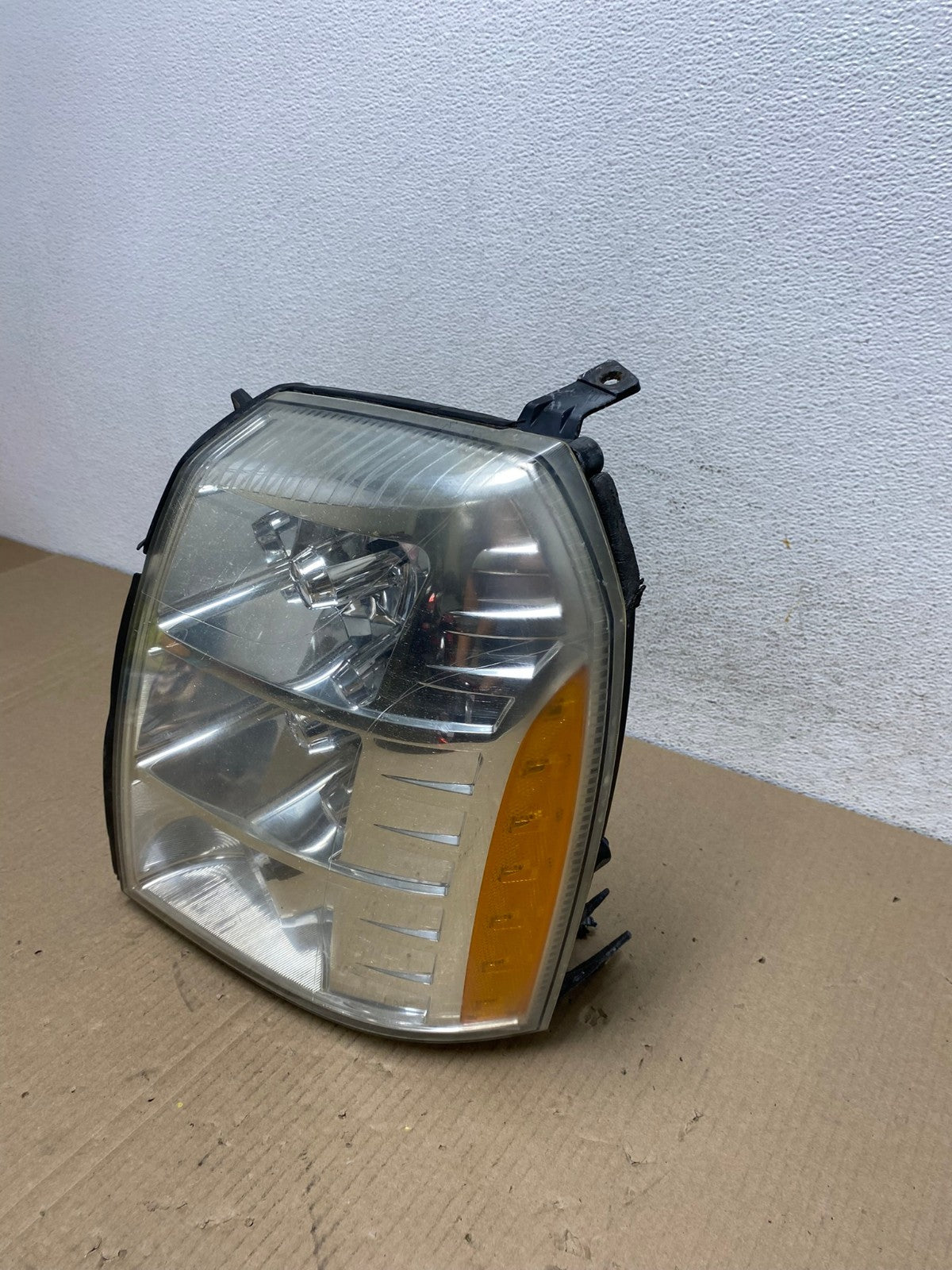 2007 - 2014 Cadillac Escalade Left Driver LH Side Xenon HID Headlight AE9532 LK1