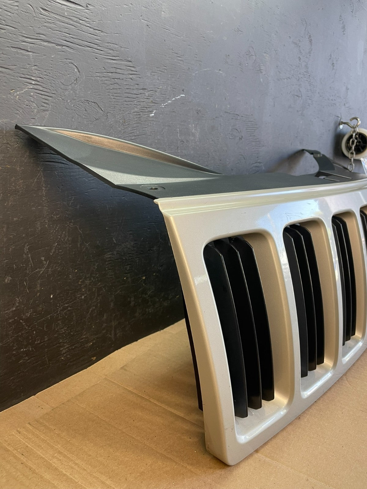 2008 2009 2010 Jeep Grand Cherokee Front Upper Grill Grille OEM AC2165 DG2