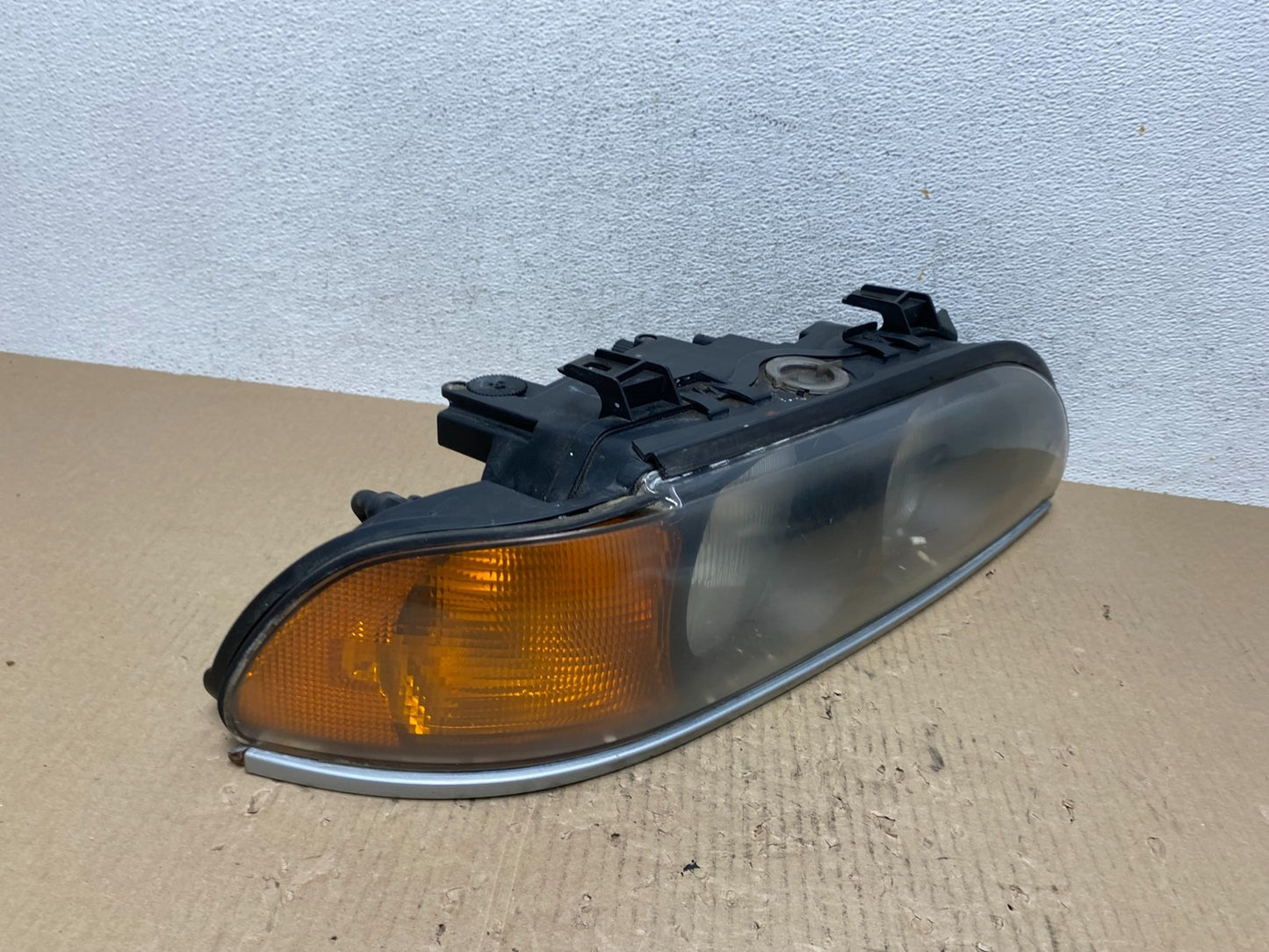 1997 - 2000 BMW E39 5 Series Headlight Right Passenger RH Halogen AE7077 DW2