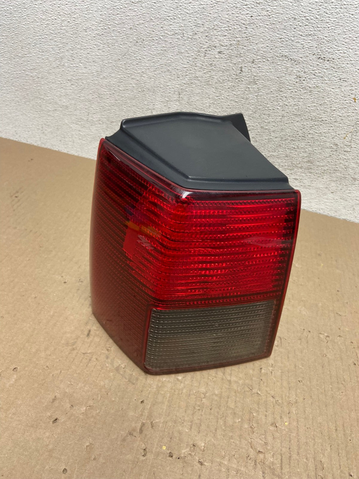2006-2010 Mitsubishi Endeavor Left Driver Lh Tail Light AE9650 LK0