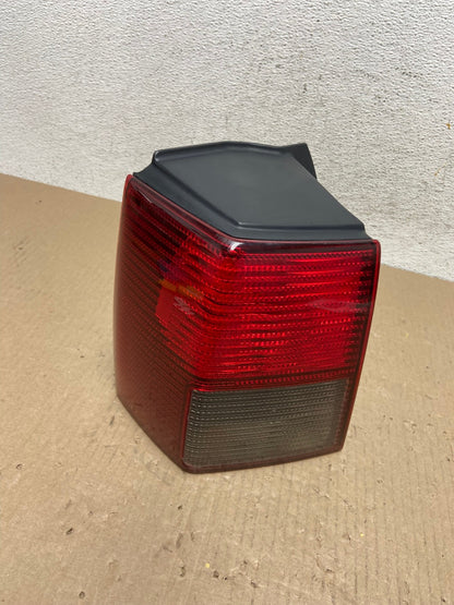 2006-2010 Mitsubishi Endeavor Left Driver Lh Tail Light AE9650 LK0