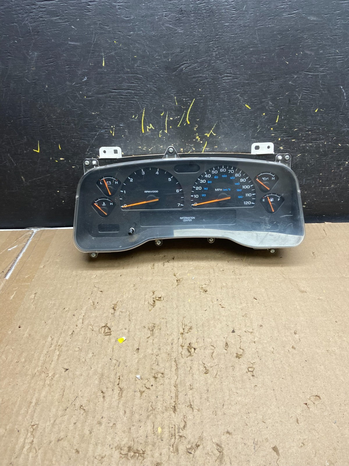 2001 2002 2003 Dodge Durango Speedometer Instrument Cluster Gauge AB55340