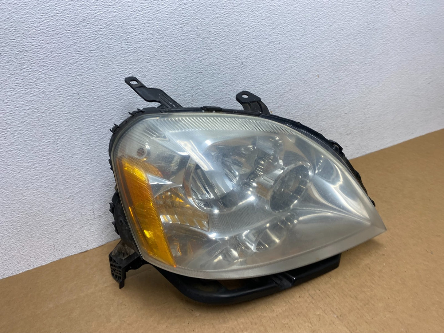 2005 to 2007 Ford Five Hundred Halogen Right Passenger Side Headlight AD4481 DW2