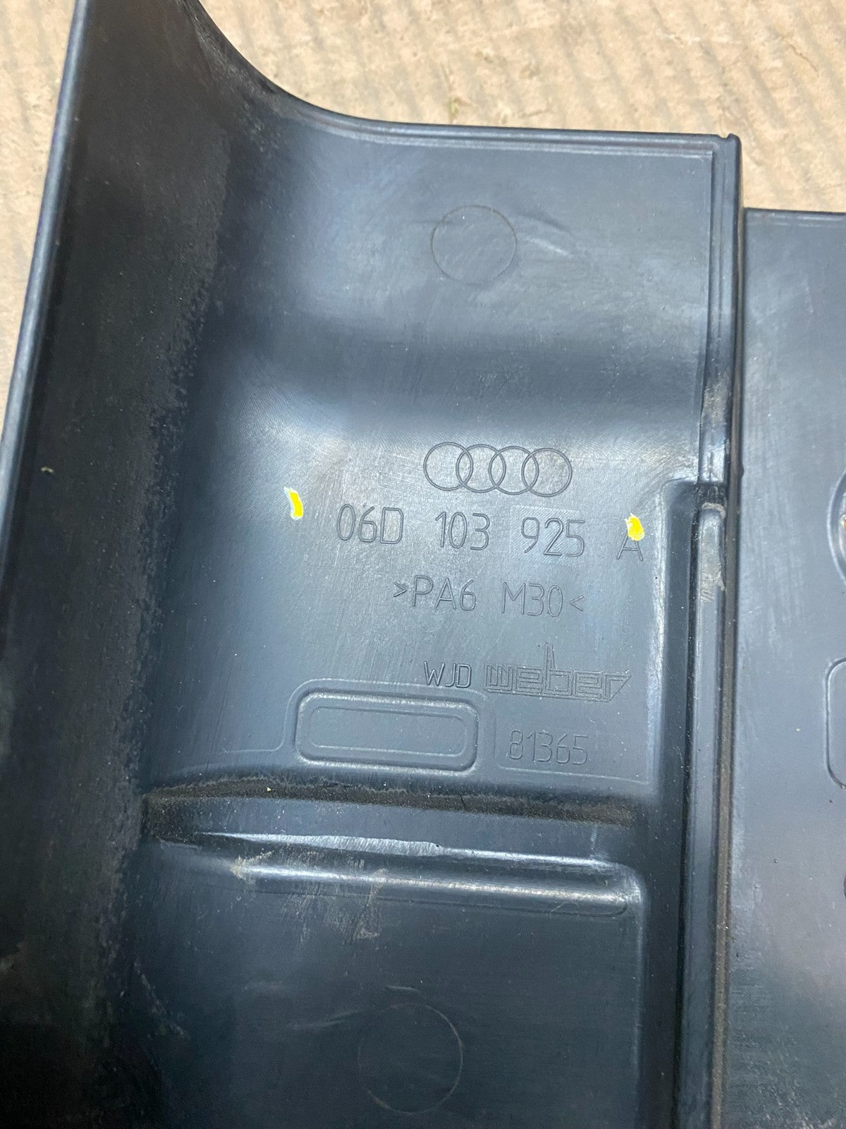 2005 to 2008 Audi  A4 2.0L FSI Engine Cover  Garnish Oem w6207 DG8