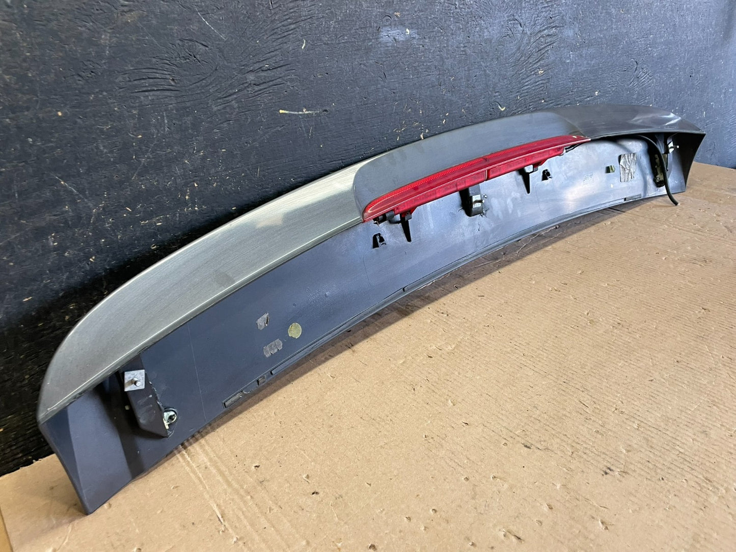 2008 to 2010 Volkswagen Touareg Trunk Hatch Lid Spoiler 3rd Brake Light AA21487