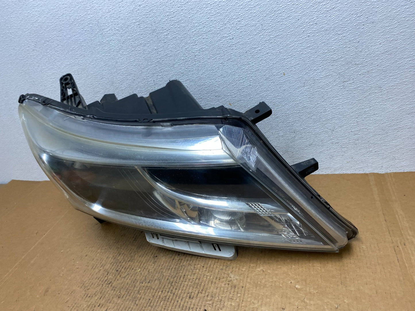 2013 to 2016 Nissan Pathfinder Right Passenger RH Side Headlight AE1367 DW1