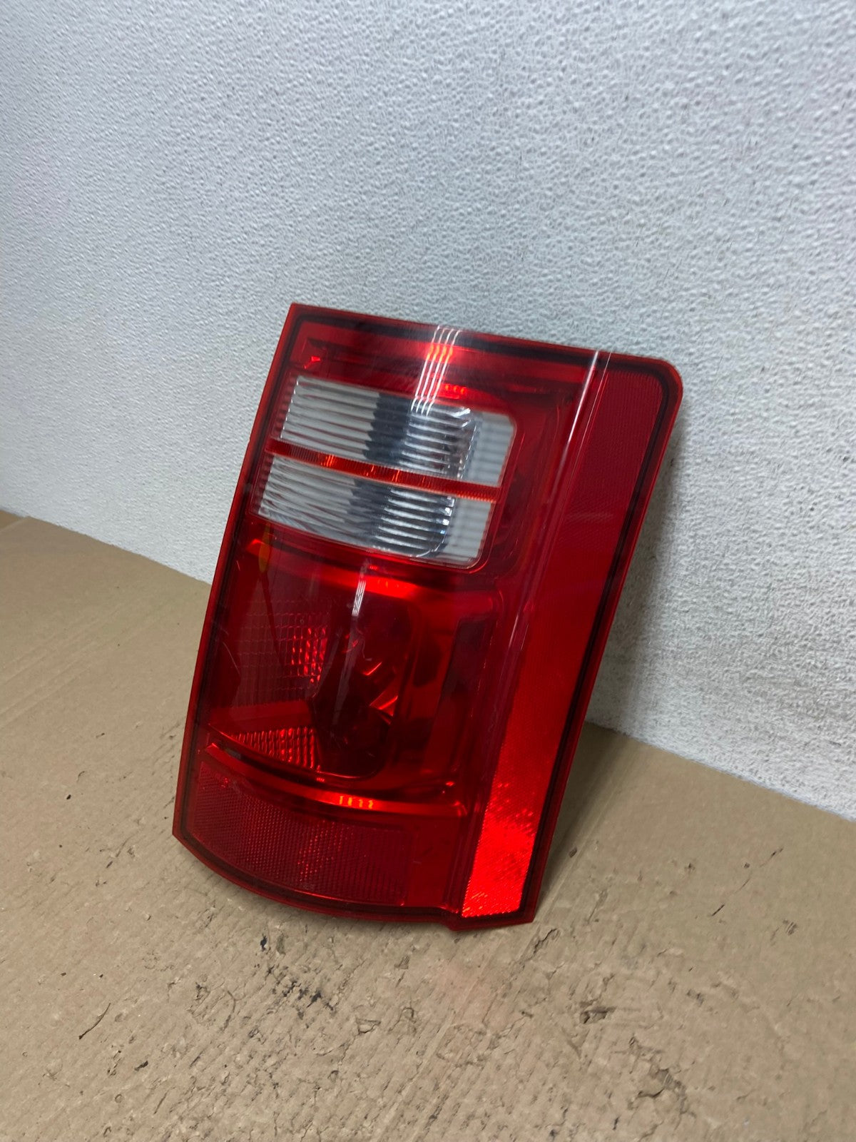 2008 2009 2010 Dodge Grand Caravan Right Passenger Rh Tail Light AF2940 LK1
