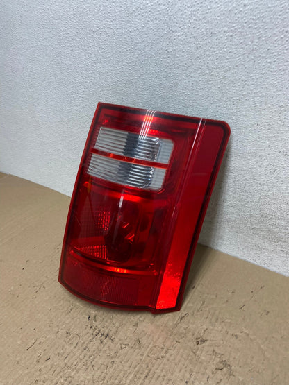 2008 2009 2010 Dodge Grand Caravan Right Passenger Rh Tail Light AF2940 LK1
