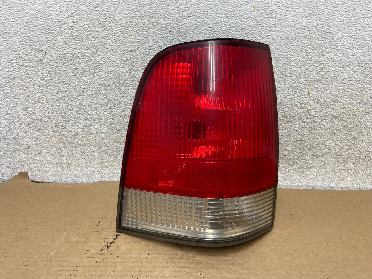 2003 2004 2005 Lincoln Aviator Left Driver LH Side Tail Light AH7901 LK0
