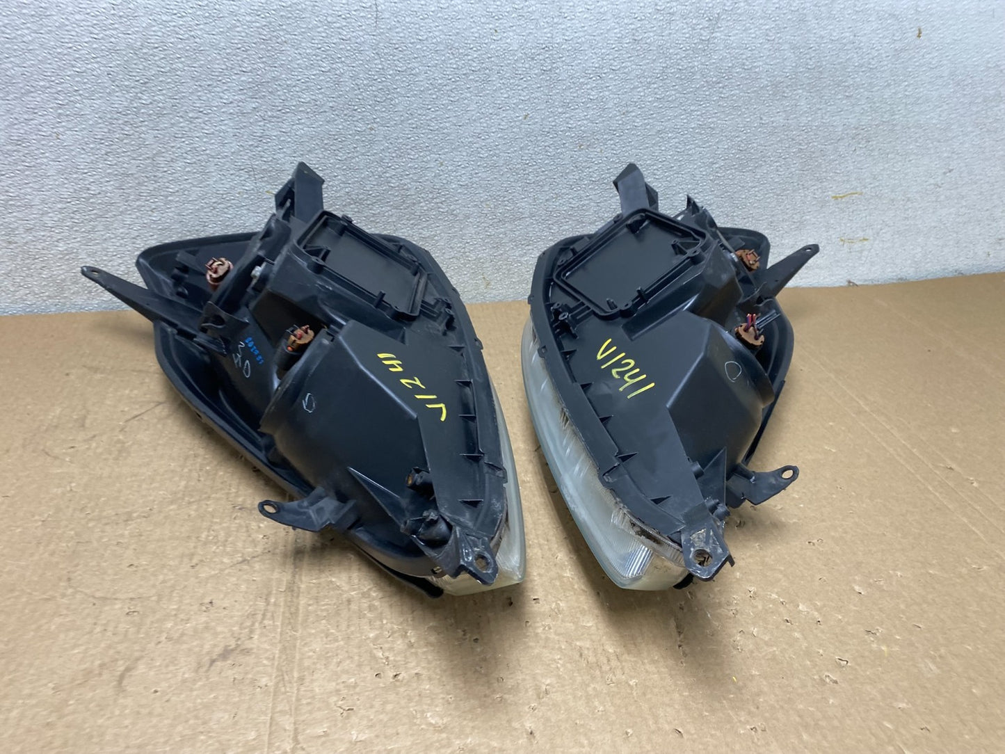 2004 2005 Toyota Sienna Driver Left+Right Set Side Halogen Headlights V1241 DW14