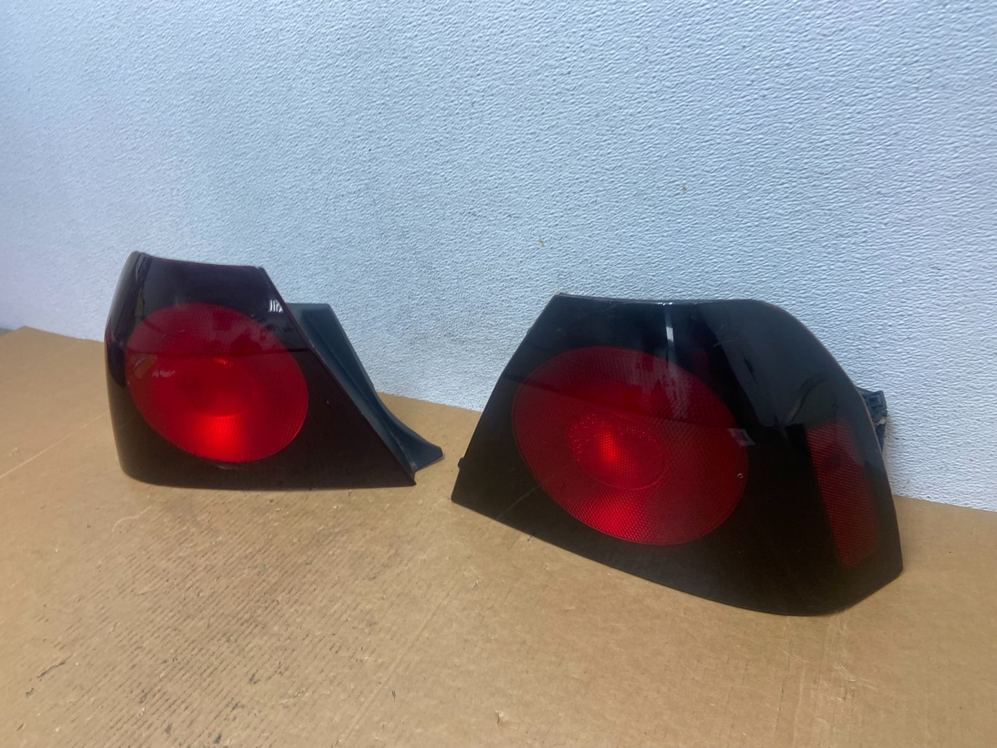 2000 - 2005 Chevrolet Impala Left+Right Side Tail Lights AE0534 DW1
