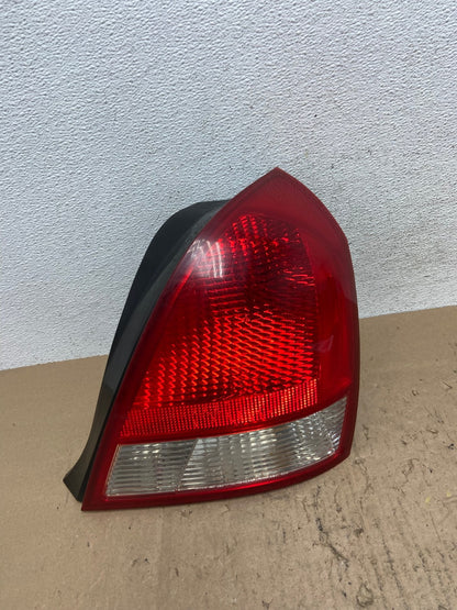 2001 2002 2003 Hyundai Elantra Right Passenger Rh Tail Light AE6587 LK0