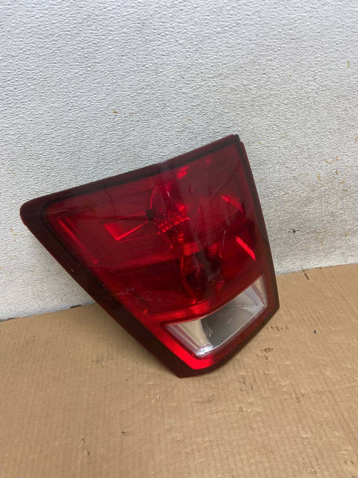 2005 to 2006 Jeep Grand Cherokee Left Driver Side Lh Tail Light AI6944 LK2
