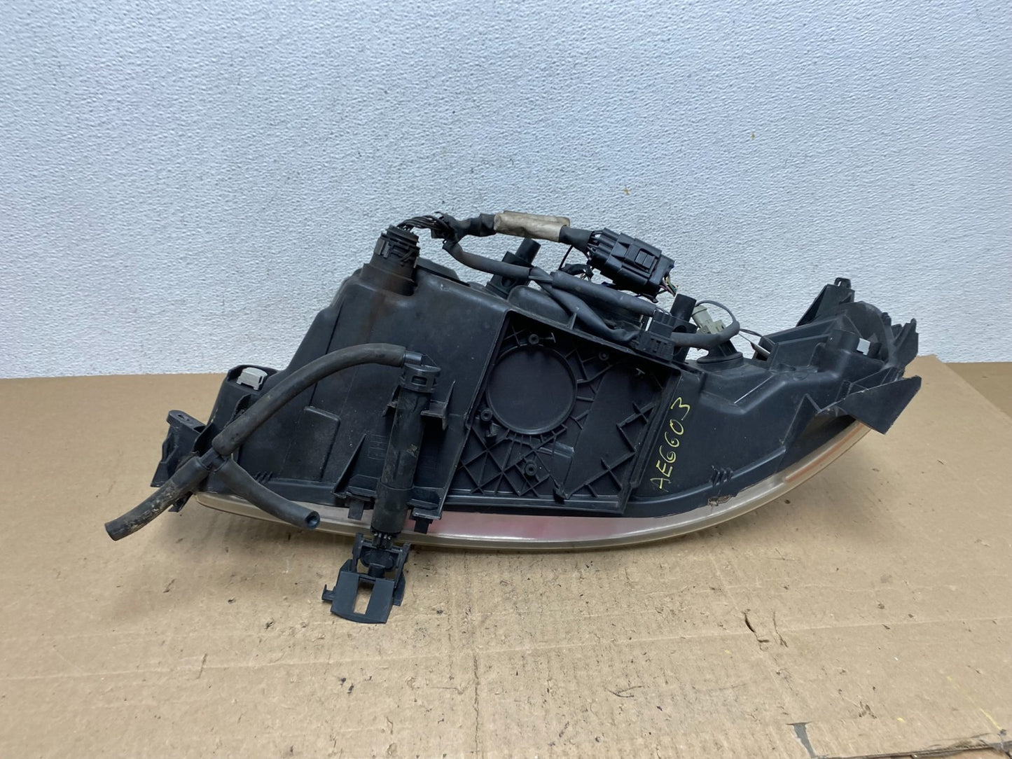 2005 to 2007 Volvo XC70 V70 Passenger Right Passenger RH Headlight AE6603 DW6
