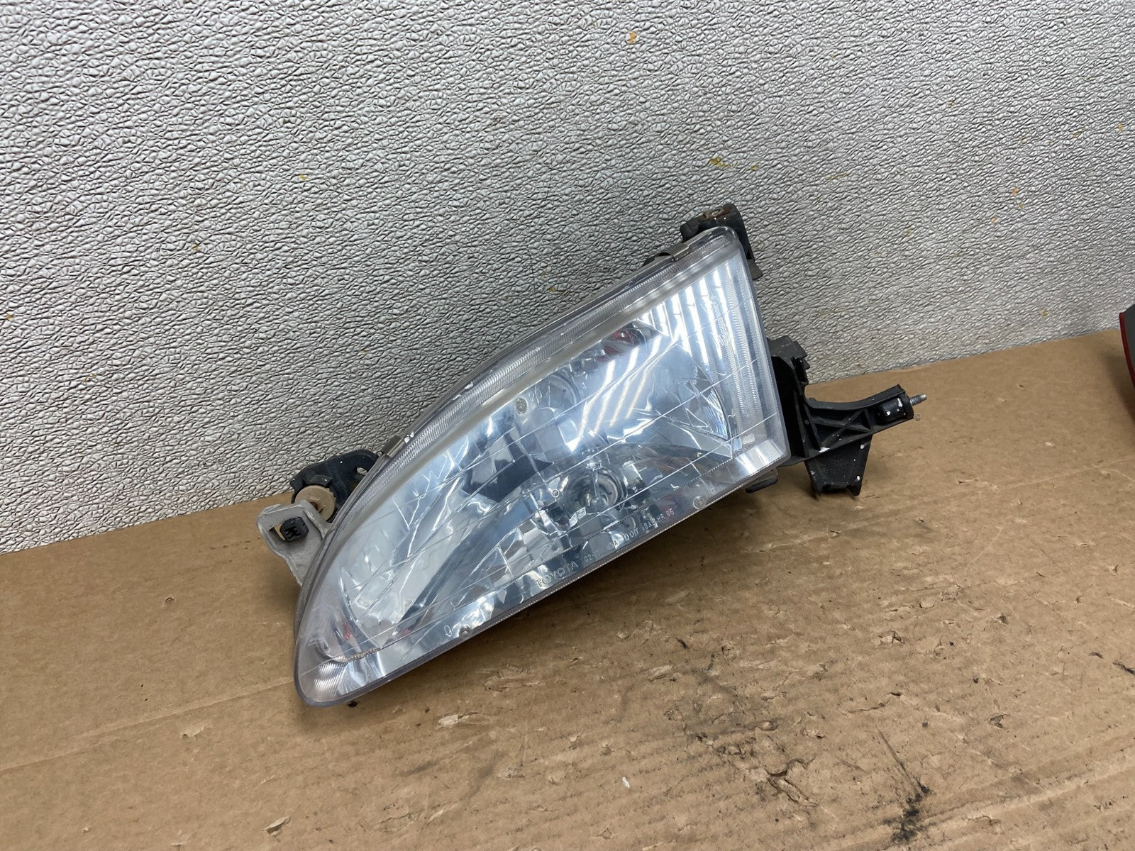 1998 to 2000 Toyota Corolla Front Left Driver Halogen Headlight AB4698 DW1