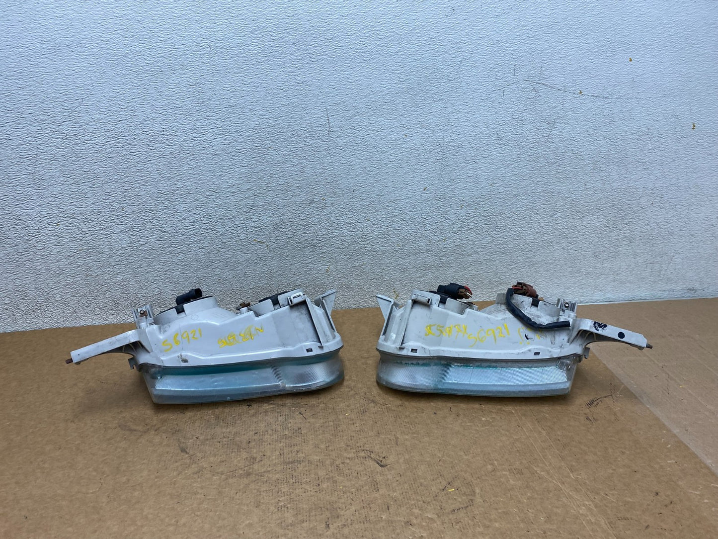 2001-2002 Toyota Corolla Right Left Side Halogen Headlights OEM S6921 PS8