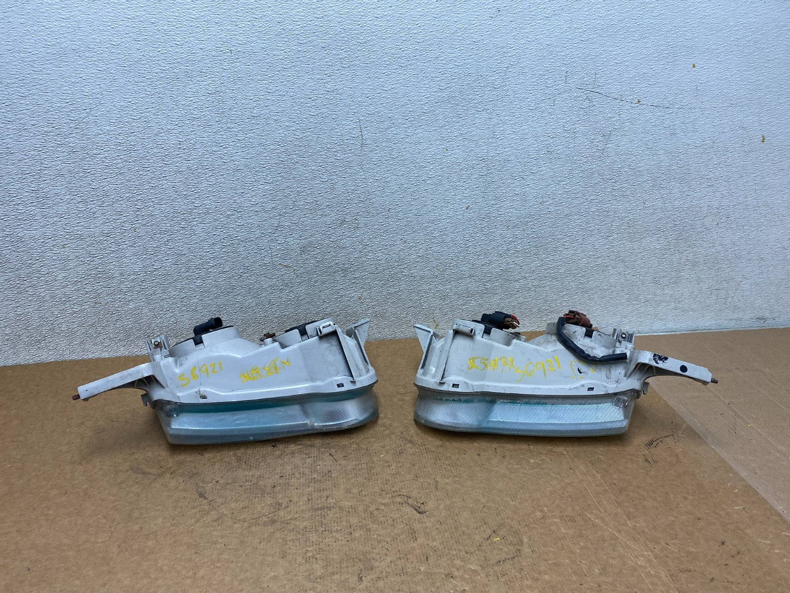 2001-2002 Toyota Corolla Right Left Side Halogen Headlights OEM S6921 PS8