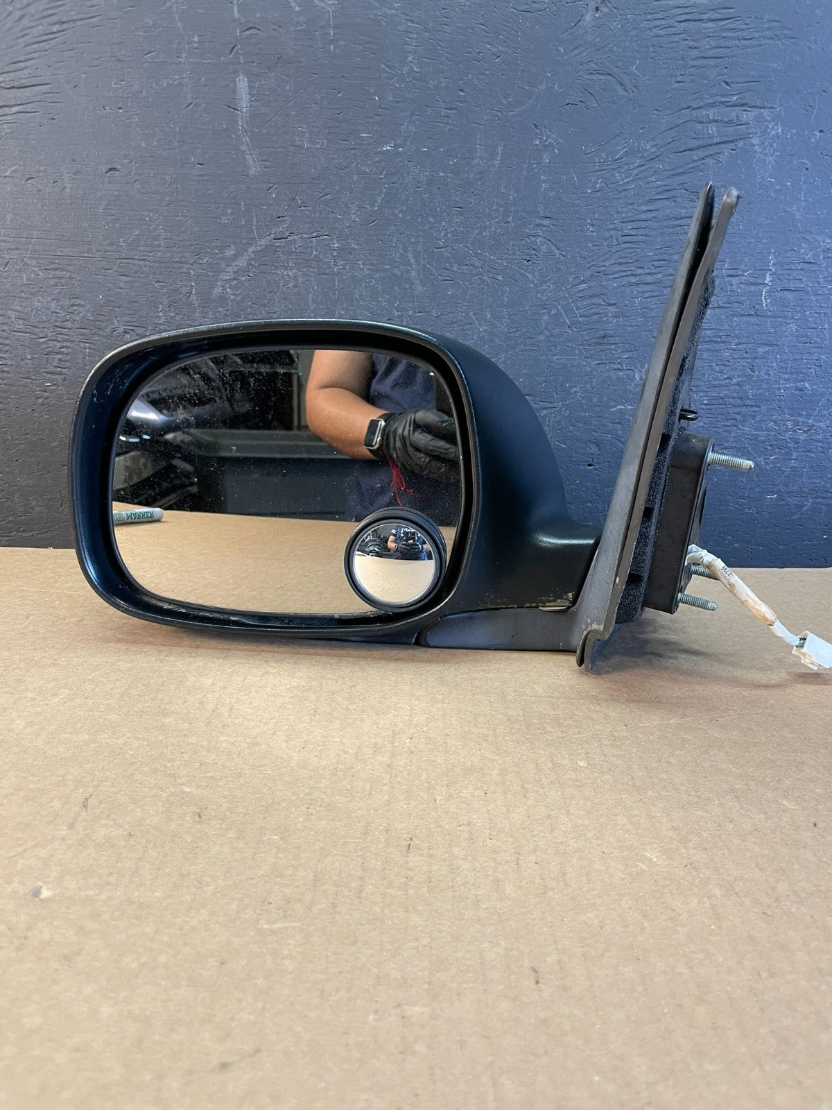 2001 to 2006 Toyota Sequoia Left Driver View Door Mirror AC9984 DG9