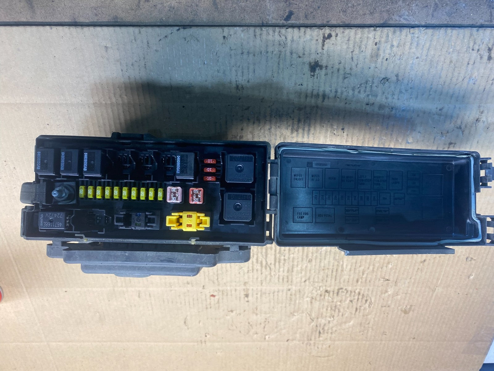 2007 Jeep Grand Cherokee Fuse Box BCM Body Control Module AD1471 DG0
